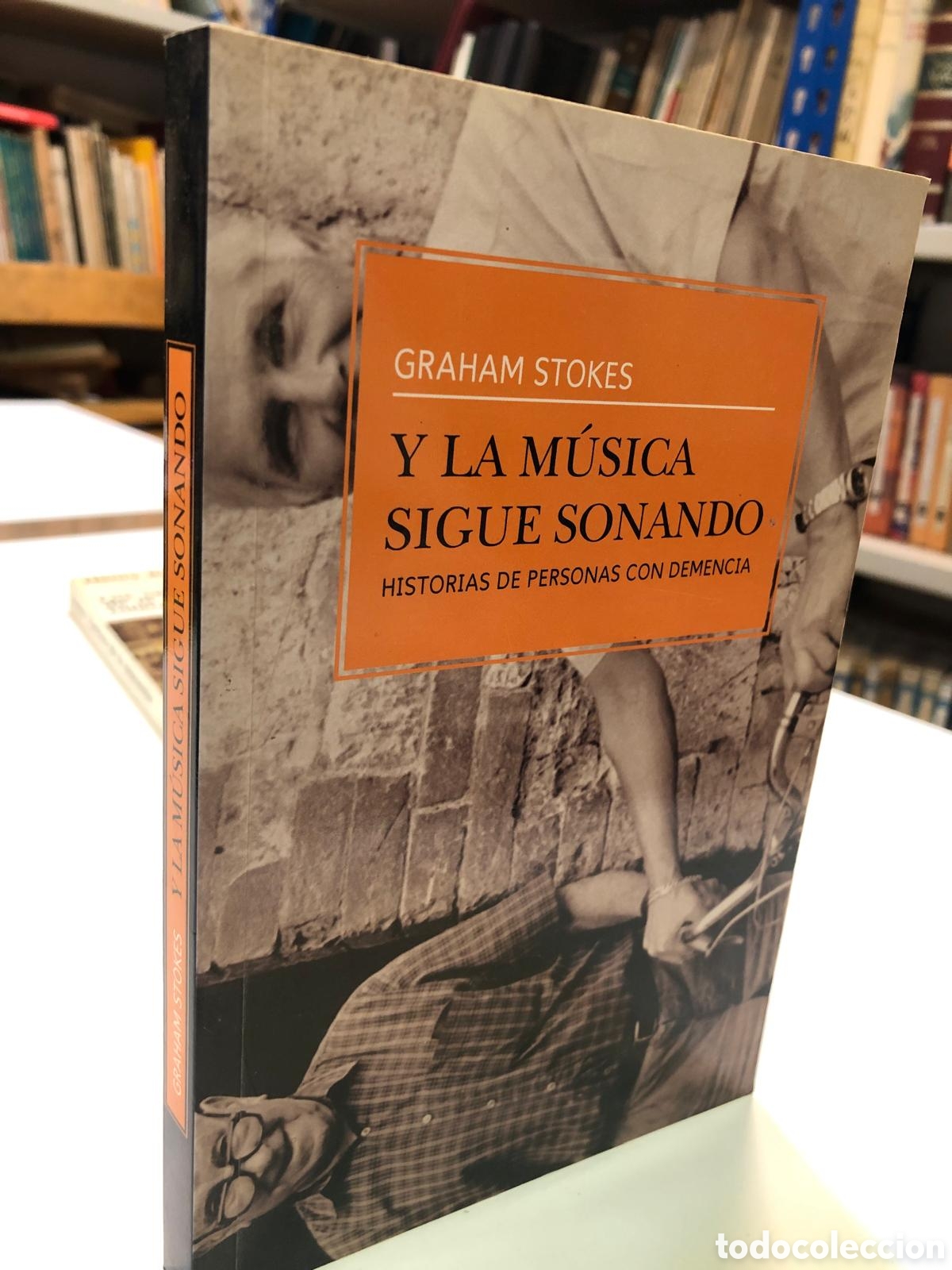 Livres d'occasion: Y la m&uacute;sica sigue sonando. Historias de personas con demencia - Graham Stokes