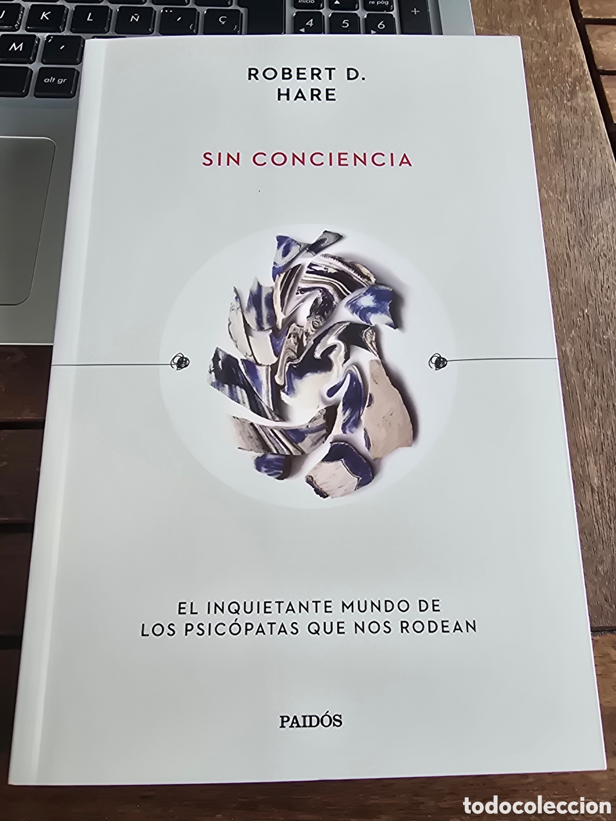Libros de segunda mano: Sin conciencia El inquietante mundo de los psic&oacute;patas que nos rodean Hare, Robert PAIDOS 2026
