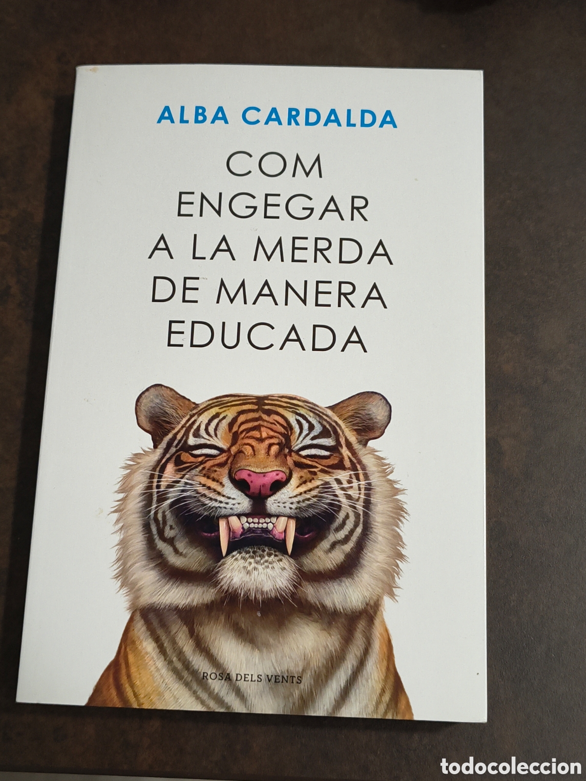 Libros de segunda mano: COM ENGEGAR A LA MERDA DE MANERA EDUCADA DE ALBA CARDALDA (ROSA DELS VENTS)