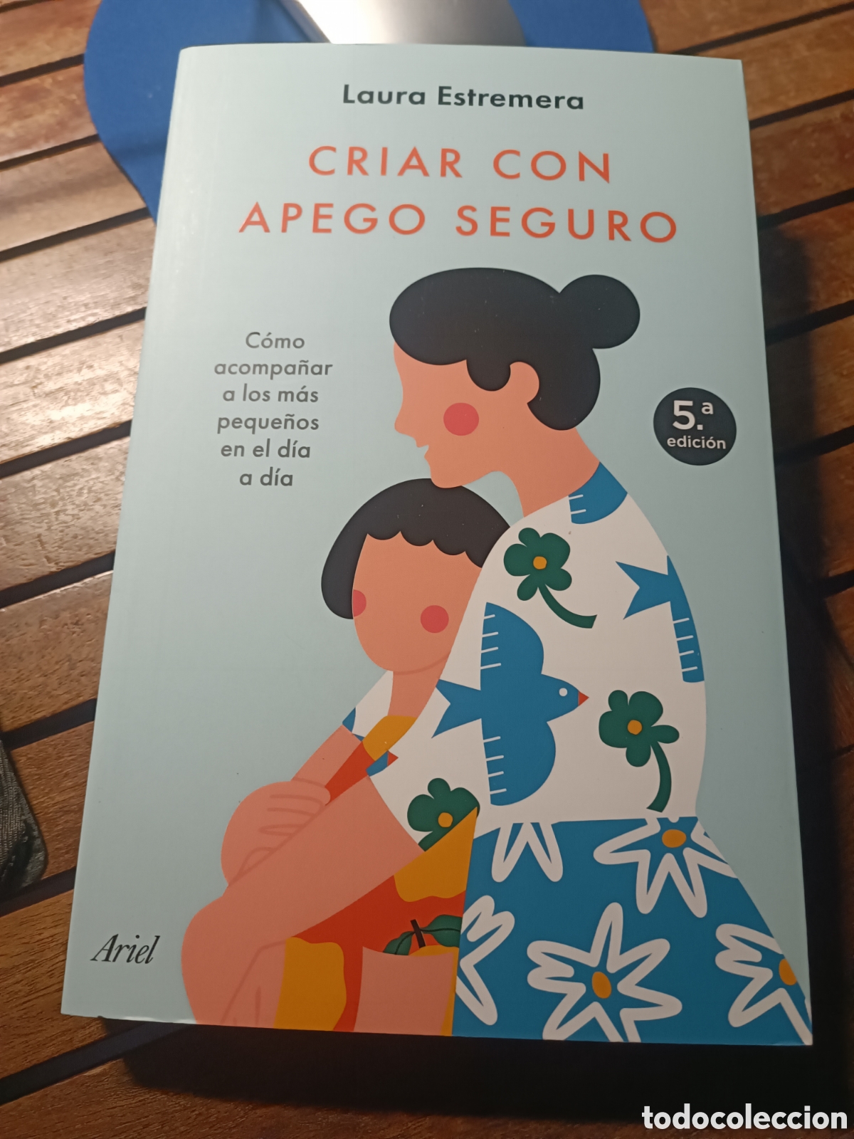 Libros de segunda mano: Criar con apego seguro C&oacute;mo acompa&ntilde;ar a los m&aacute;s peque&ntilde;os en el d&iacute;a a d&iacute;a Laura Estremera Ariel 2026