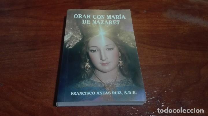 Libros de segunda mano: Libro orar con Mar&iacute;a de nazareth - Foto 1