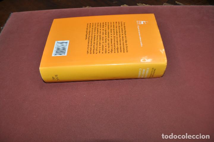 Libros de segunda mano: Codigo de derecho canonico , edici&oacute;n biling&uuml;e comentada - RE3 - Foto 3