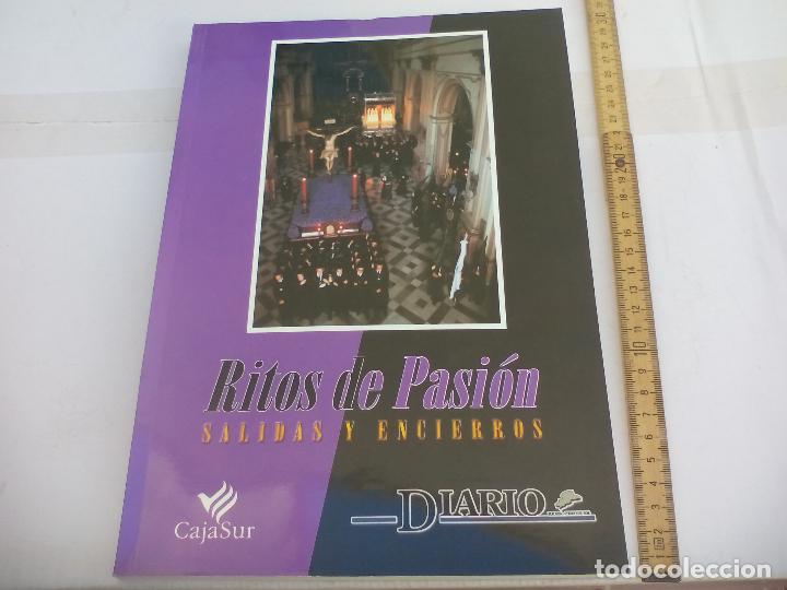 Libros de segunda mano: Ritos de pasi&oacute;n salidas y encierro Semana Santa de M&aacute;laga diario M&aacute;laga a&ntilde;o 2000