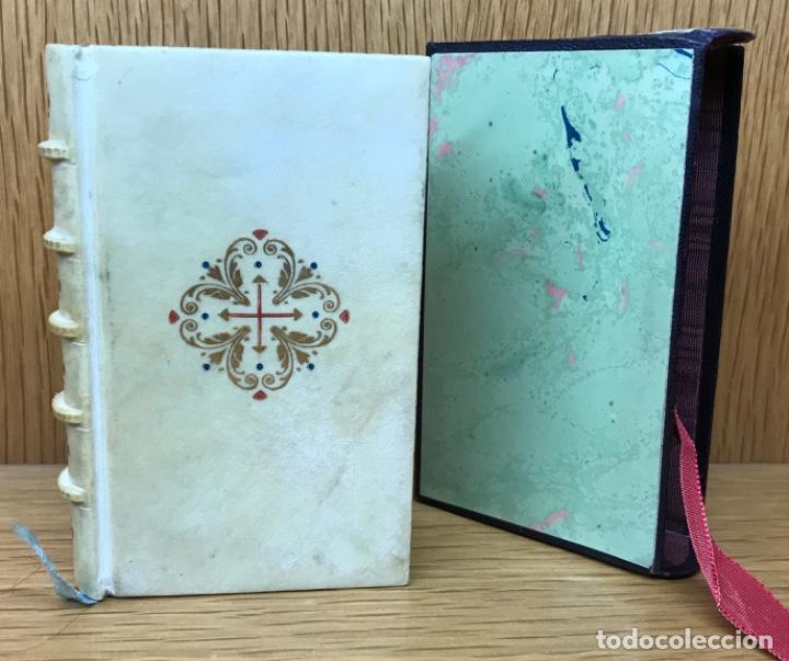 Libros de segunda mano: Antiguo Devocionario libro de primera Comuni&oacute;n Dios Conmigo - Con su estuche - A&ntilde;o 1944