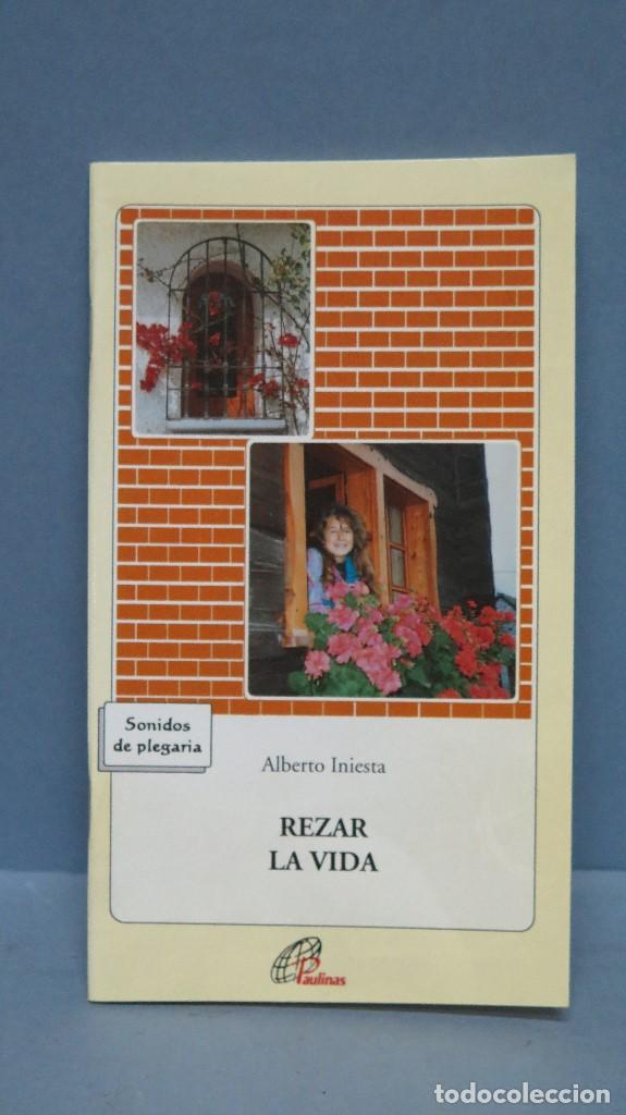 Libros de segunda mano: REZAR LA VIDA. ALBERTO INIESTA - Foto 1