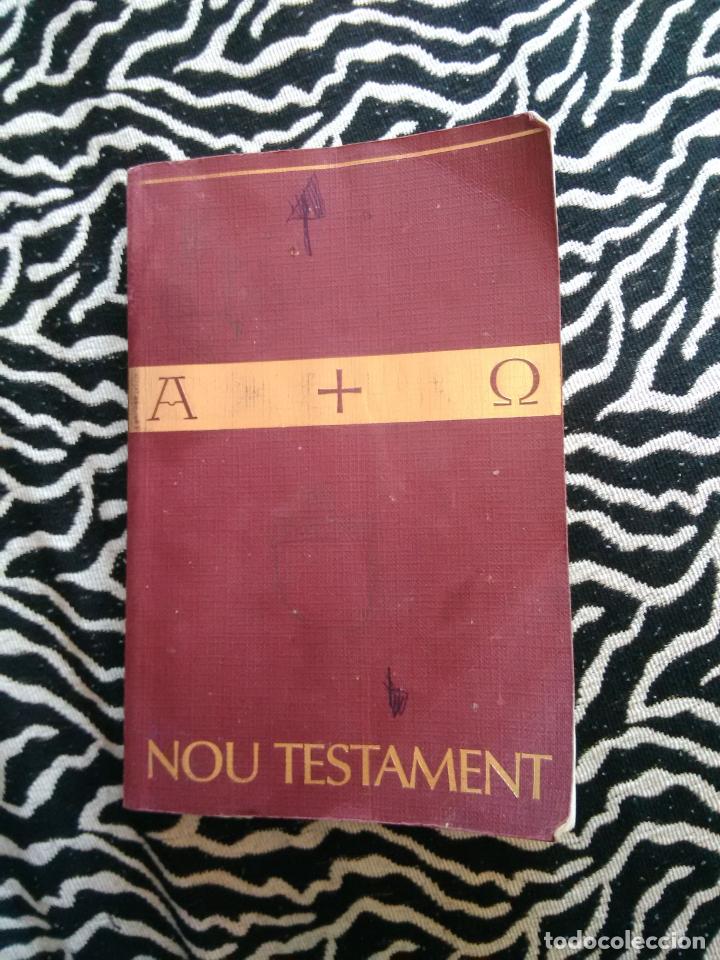 Libros de segunda mano: NOU TESTAMENT BCI TAPAS ROJAS (EN CATAL&Aacute;N) - Foto 1