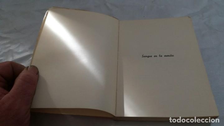 Libros de segunda mano: sangre en la ermita- IZQUIERDO RUBIO, Joaqu&iacute;n- - Foto 3