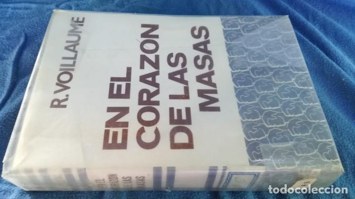 Libros de segunda mano: EN EL CORAZ&Oacute;N DE LAS MASAS- R VOILLAUME - Foto 1
