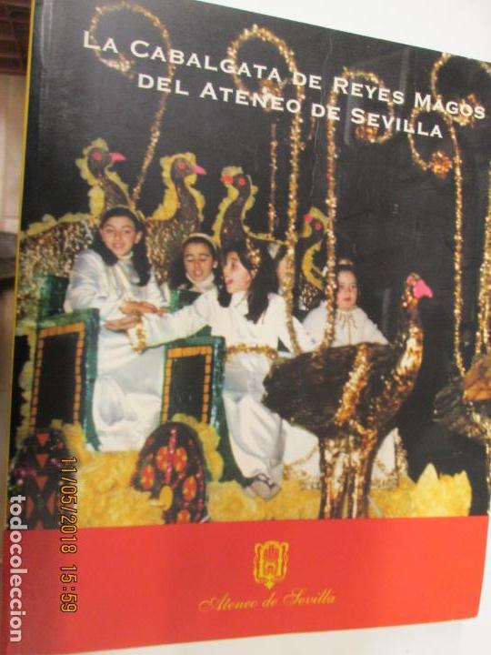 Libros de segunda mano: LA CABALGATA DE REYES MAGOS DEL ATENEO DE SEVILLA A&Ntilde;O 2001 EDITA ATENEO DE SEVILLA