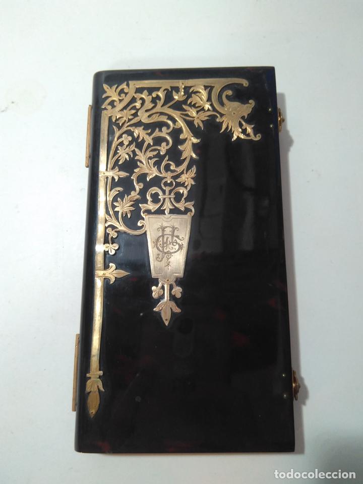 Libros de segunda mano: Misal de carey. Iniaciales grabadas FG.