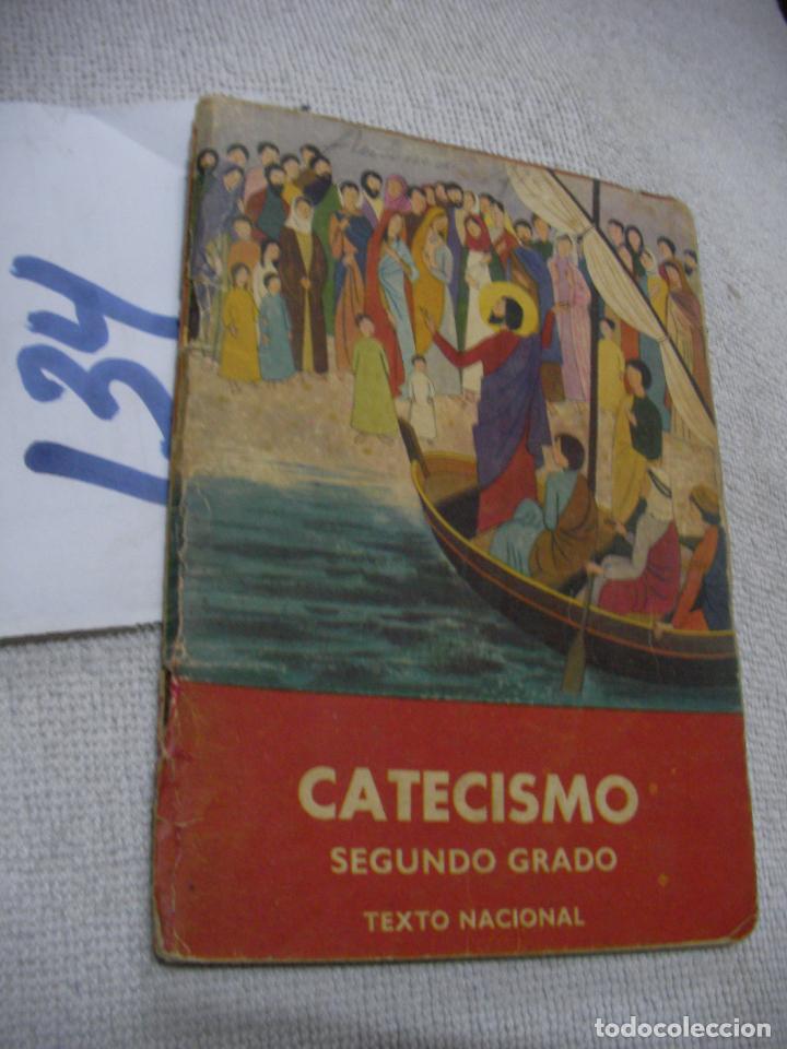 Libros de segunda mano: ANTIGUO LIBRO DE TEXTO - CATECISMO 2&ordm; GRADO - Foto 1