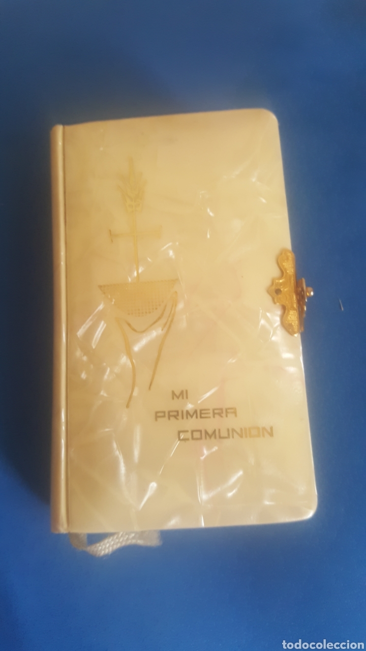 Libros de segunda mano: Libro de primera comunion de nacar antiguo - Foto 1