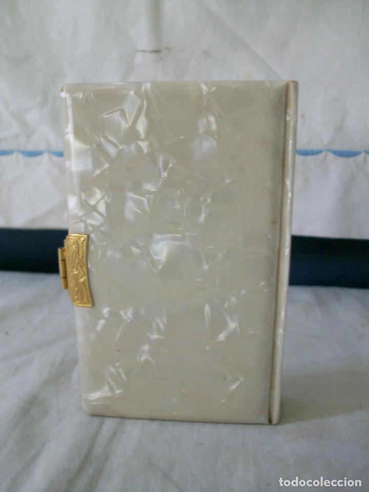 Libros de segunda mano: LIBRO DEVOCIONARIO DE PRIMERA COMUNION-TAPAS DE NACAR - Foto 2