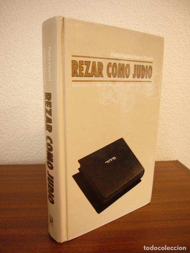 Libros de segunda mano: RAB&Iacute; HAYIM HALEVI DONIN: REZAR COMO JUD&Iacute;O (JERUSALEM, ELINER, 1990) MUY RARO