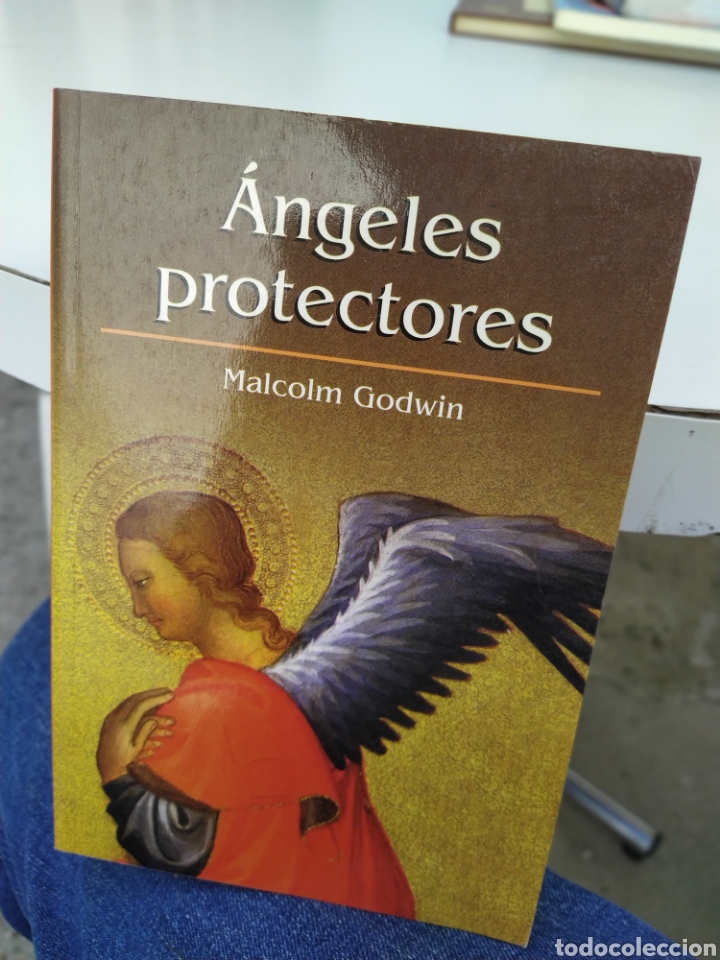 Libros de segunda mano: &Aacute;ngeles protectores Malcolm Godwin 2002 - Foto 1