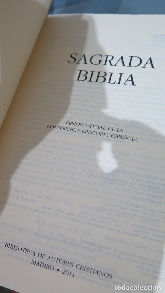 Libros de segunda mano: 2011.- SAGRADA BIBLIA. B.A.C - Foto 2