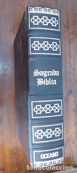 Libros de segunda mano: Libro La Sagrada Biblia en gran formato - Foto 2