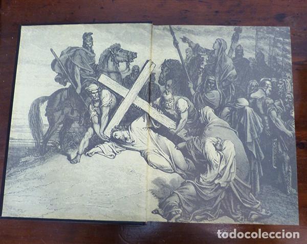Libros de segunda mano: Libro La Sagrada Biblia en gran formato - Foto 3