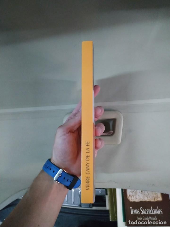 Libros de segunda mano: Viure Lany de la Fe. Libro en catal&aacute;n. - Foto 3