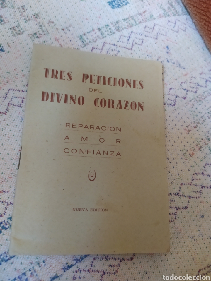Libros de segunda mano: DEVOCIONARIO TRES PETICIONES DEL DIVINO CORAZ&Oacute;N 1958