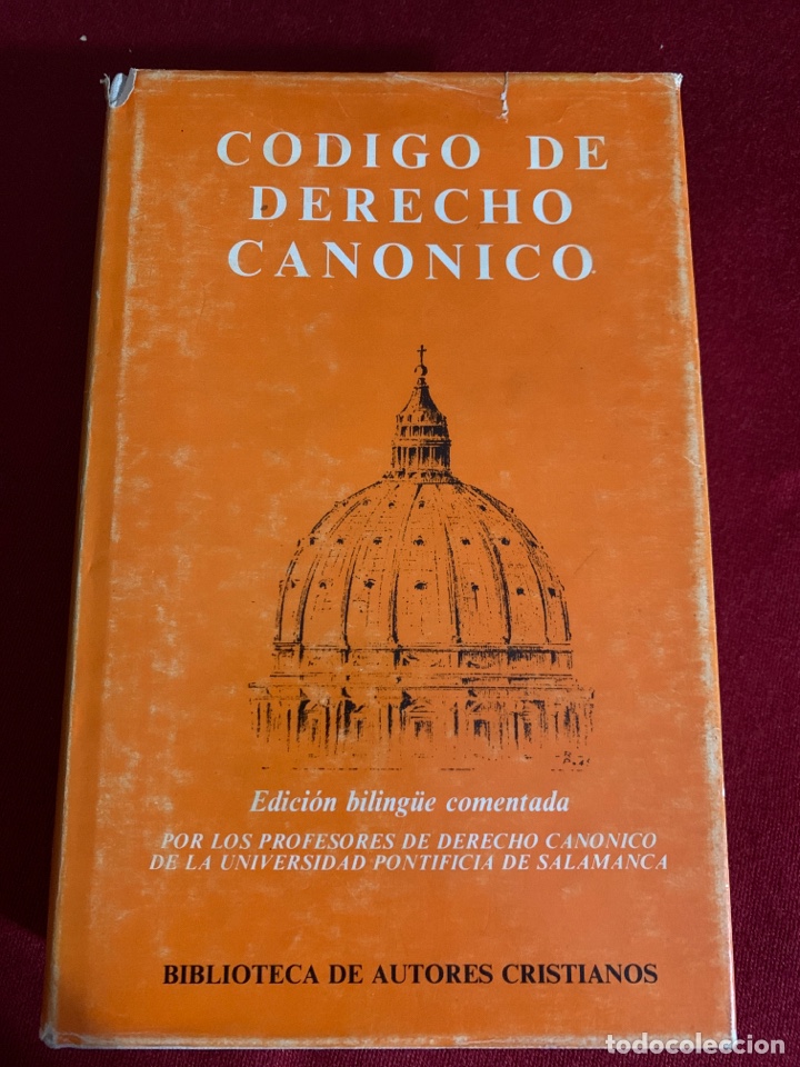 Libros de segunda mano: C&oacute;digo de Derecho Can&oacute;nico. Edici&oacute;n biling&uuml;e comentada. - Foto 1
