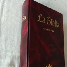 Libros de segunda mano: LA BIBLIA. LETRA GRANDE. LA CASA DE LA BIBLIA, 2001. 1949 PP. Lote 313167423
