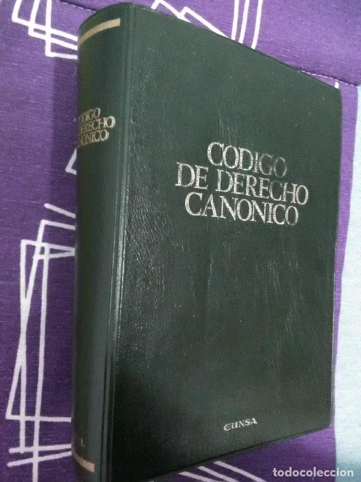 Libros de segunda mano: C&oacute;digo de Derecho Can&oacute;nico. Universidad de Navarra. Eunsa, 1983. - Foto 1