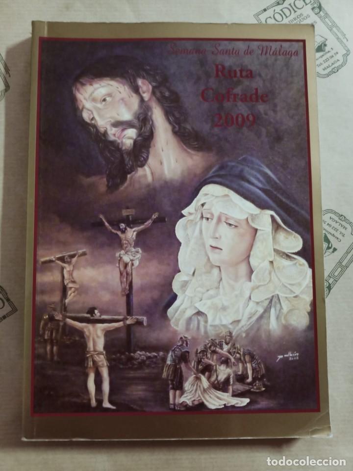 Libros de segunda mano: SEMANA SANTA MALAGA. RUTA COFRADE 2009