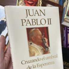 Libros de segunda mano: J5- CRUZANDO EL UMBRAL DE LA ESPERANZA - JUAN PABLO II. Lote 339508753