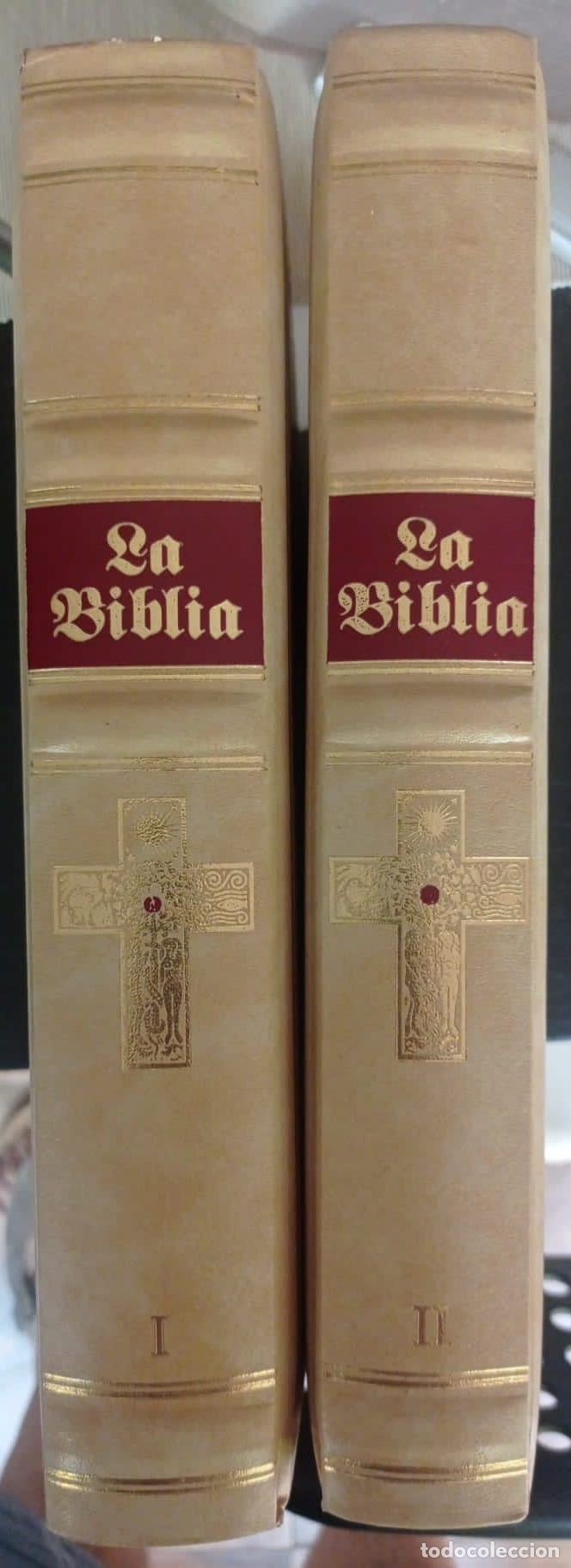 Libros de segunda mano: La Biblia (2 Volumenes). - Foto 1