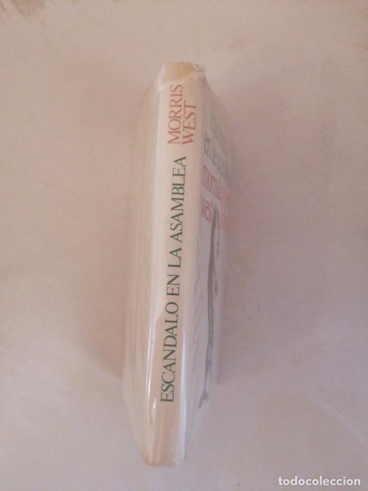 Libros de segunda mano: ESC&Aacute;NDALO EN LA ASAMBLEA - Foto 2