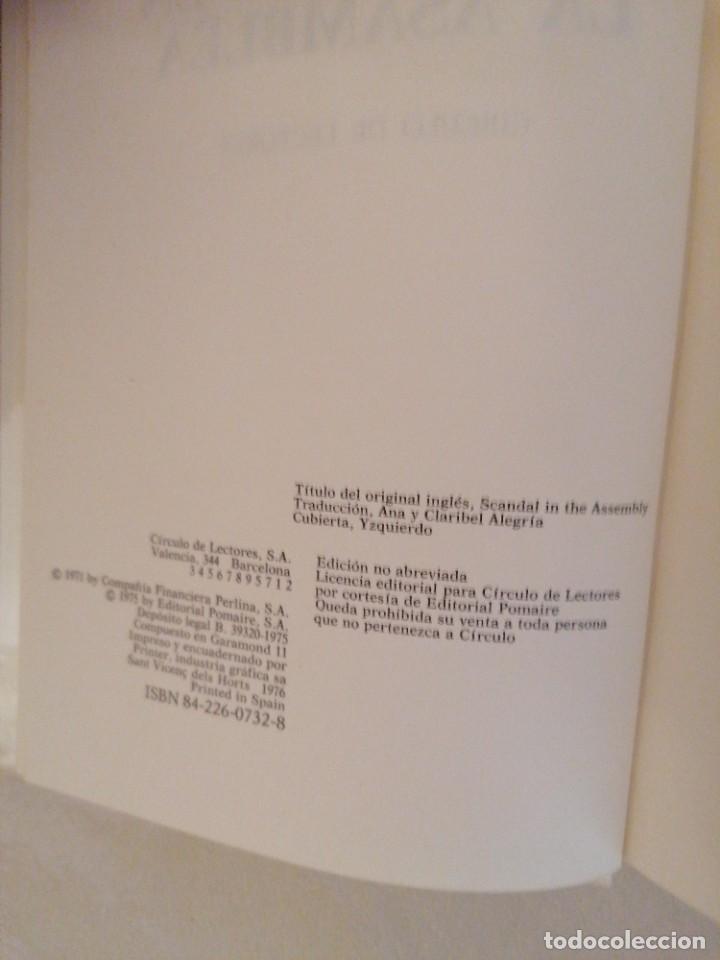 Libros de segunda mano: ESC&Aacute;NDALO EN LA ASAMBLEA - Foto 3
