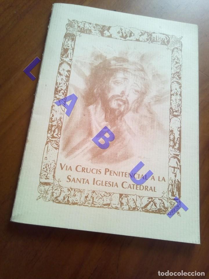 Libros de segunda mano: HERMANDAD DE LAS PENAS VIA CRUCIS COFRADIAS 2004 SEVILLA SEMANA SANTA U70