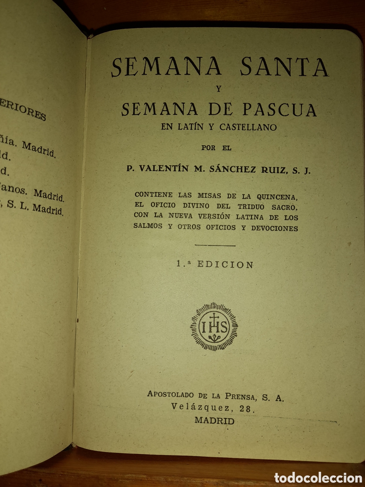 Libros de segunda mano: SEMANA SANTA Y SEMANA DE PASCUA EN LATIN Y CASTELLANO P. VALENTIN 1 &deg; EDICI&Oacute;N 1949