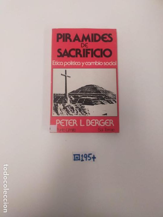 Libros de segunda mano: Pir&aacute;mides de sacrificio - Foto 1