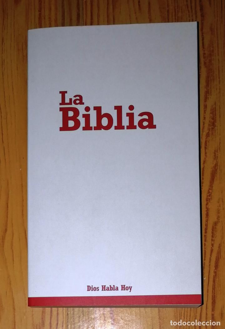 Livres d'occasion: LA BIBLIA : Dios habla hoy : En versi&oacute;n popular. - Sociedad Biblica de Espa&ntilde;a, [2012]