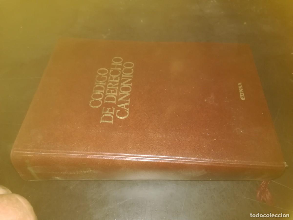 Libros de segunda mano: CODIGO DE DERECHO CANONICO / VVAA / CONS 691 / EUNSA - Foto 1
