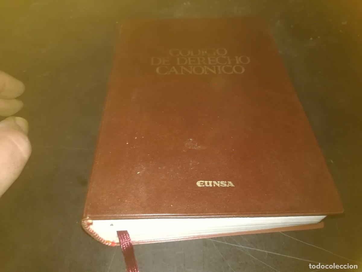 Libros de segunda mano: CODIGO DE DERECHO CANONICO / VVAA / CONS 691 / EUNSA - Foto 2