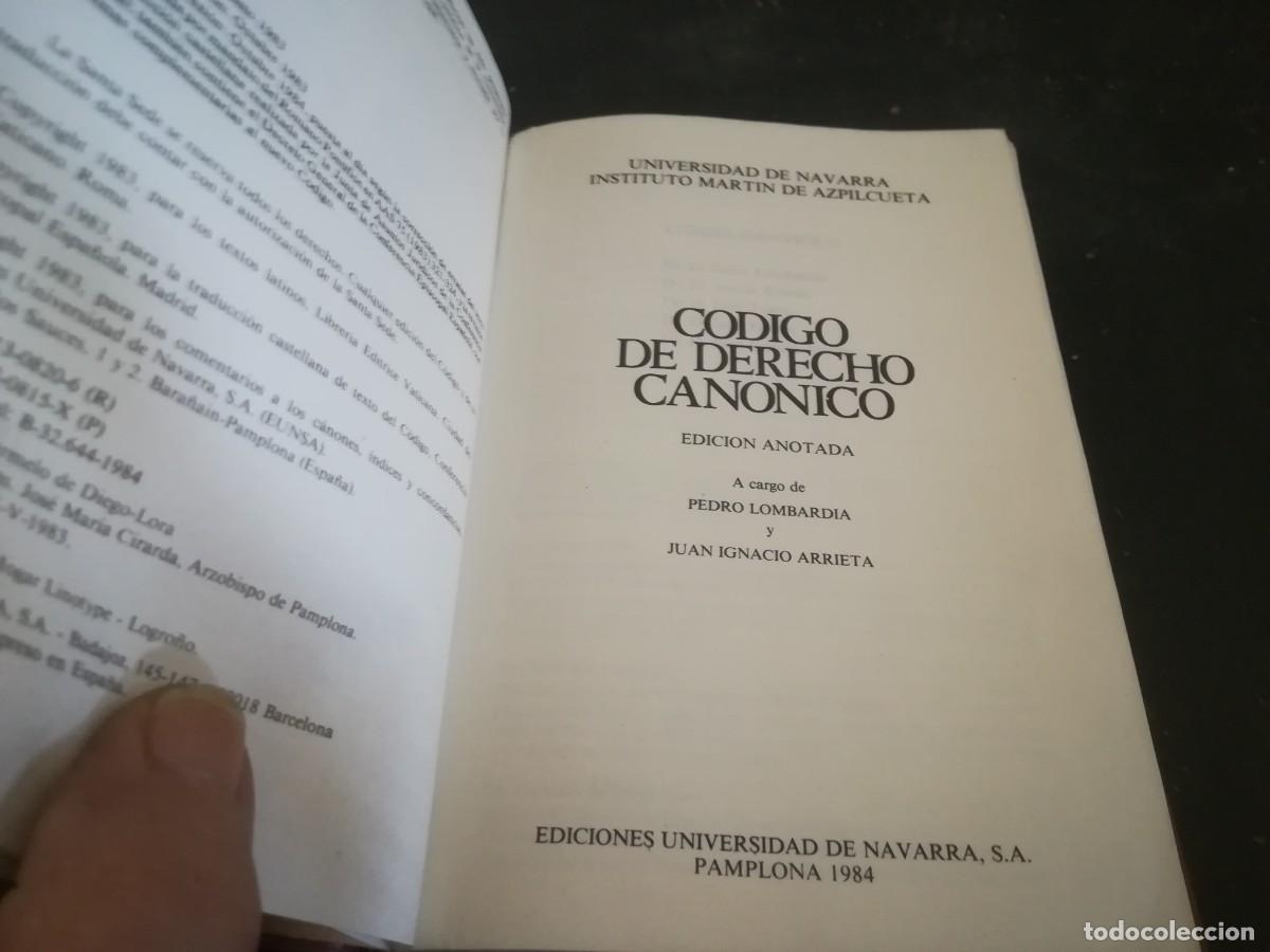 Libros de segunda mano: CODIGO DE DERECHO CANONICO / VVAA / CONS 691 / EUNSA - Foto 3