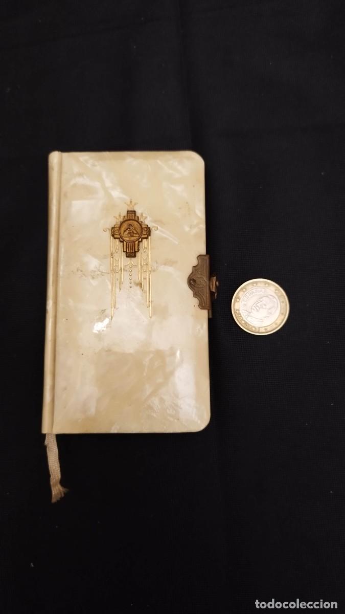 Libros de segunda mano: 2 Antiguos misales de nacar y hojas terminadas en oro con separadores de cintas de raso