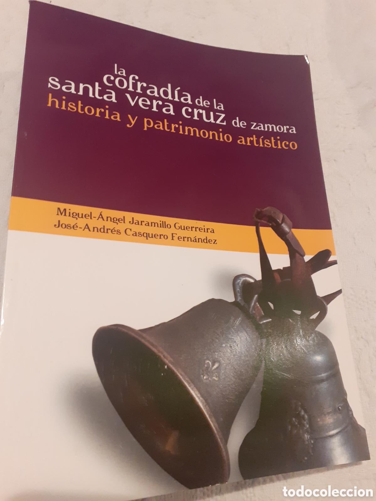 Libros de segunda mano: LA COFRADIA DE LA SANTA VERA CRUZ DE ZAMORA. SEMANA SANTA ZAMORA. 2009