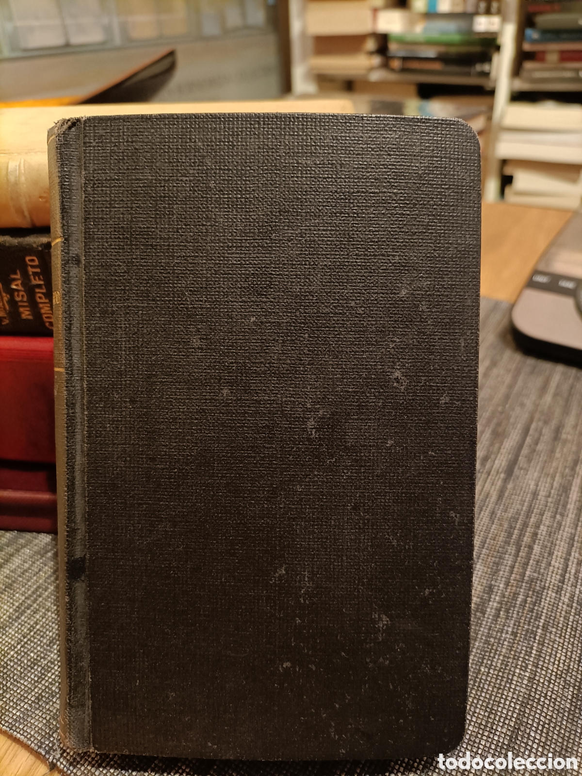 Libros de segunda mano: Antiguo Devocionario a&ntilde;o 1944