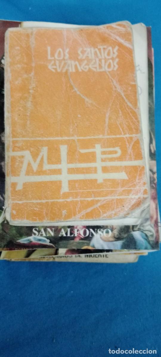 Libros de segunda mano: LOS SANTOS EVANGELIOS LIBRO E-ANG - Foto 1