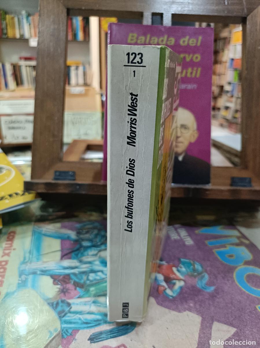 Libros de segunda mano: Los Bufones de Dios - Morris West - Ed. P&J 1981 - Foto 2