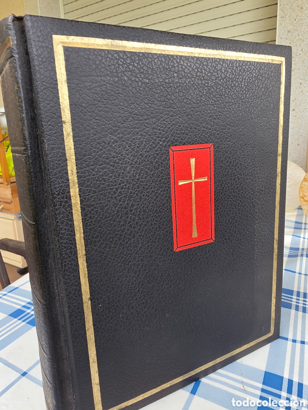 Libros de segunda mano: Biblia &rdquo;la sagrada biblia&rdquo; de 1950 , tapa dura bordes dorados