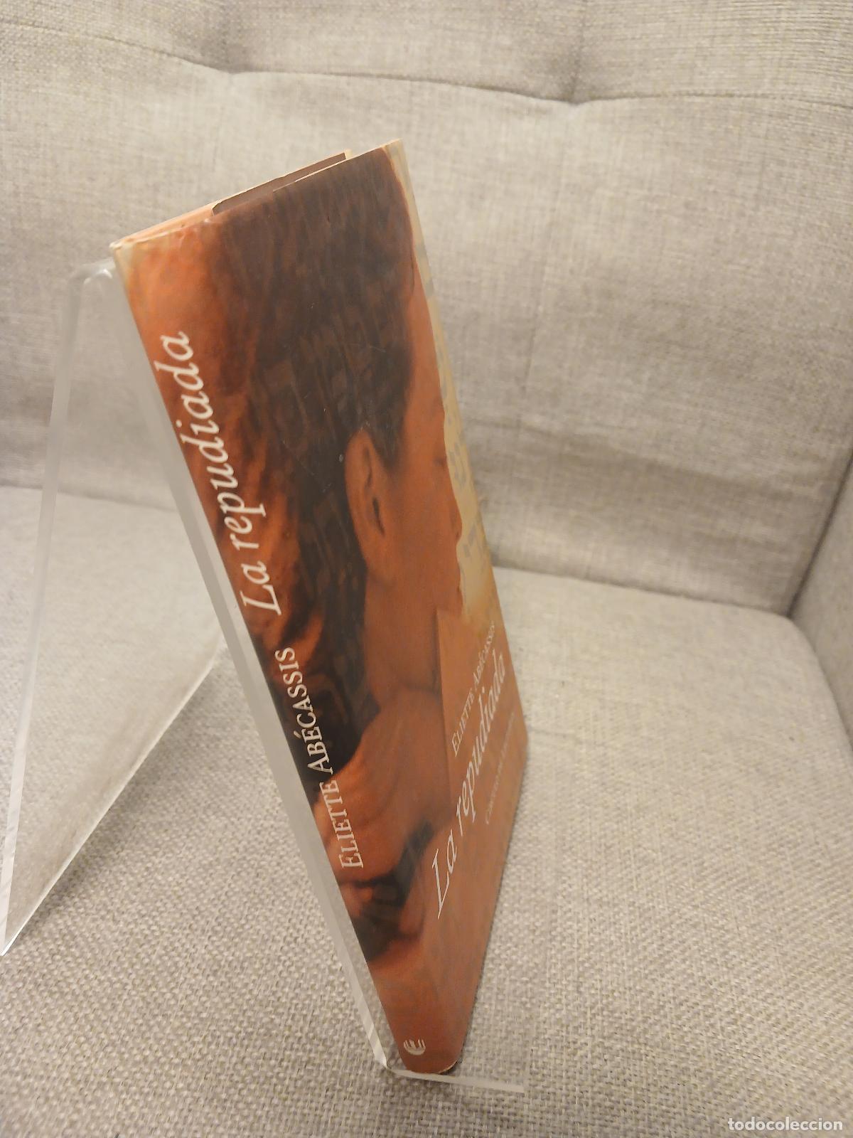 Libros de segunda mano: La repudiada - Eliette Ab&eacute;cassis - Foto 2