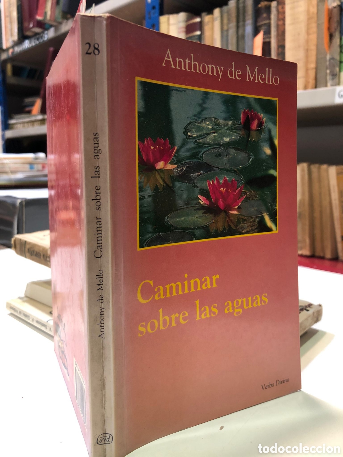 Libros de segunda mano: Caminar sobre las aguas - Anthony de Mello - Foto 1
