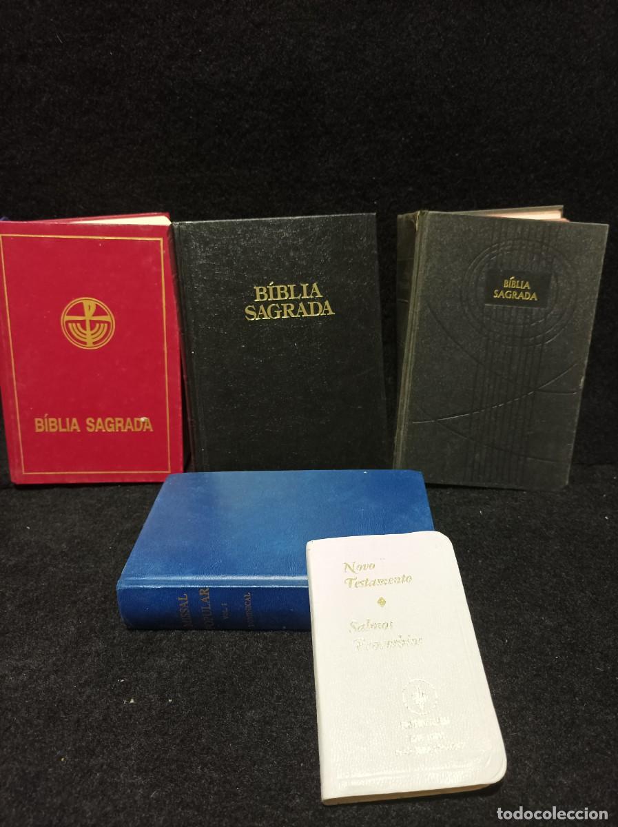 Libros de segunda mano: LOTE DE BIBLIAS Y MISALES ETC - EN PORTUGUES