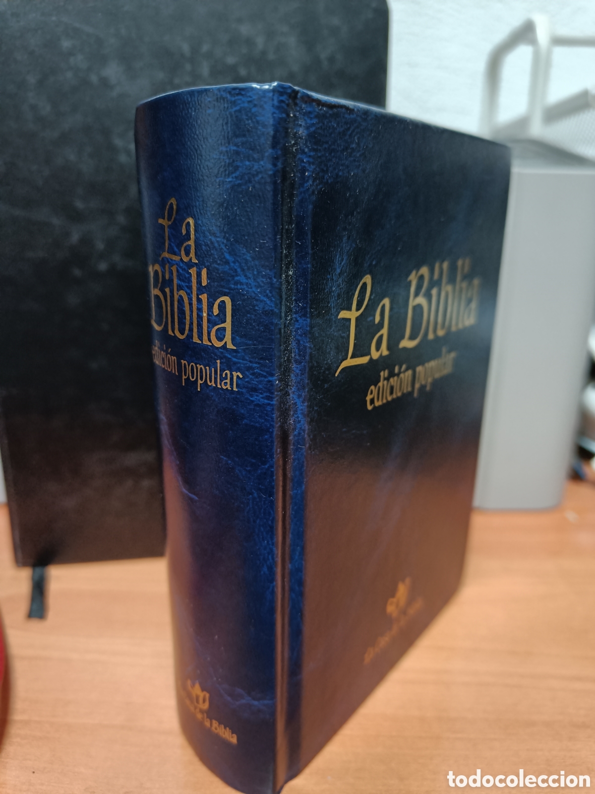 Libros de segunda mano: LA BIBLIA. EDICI&Oacute;N POPULAR. LA CASA DE LA BIBLIA.
