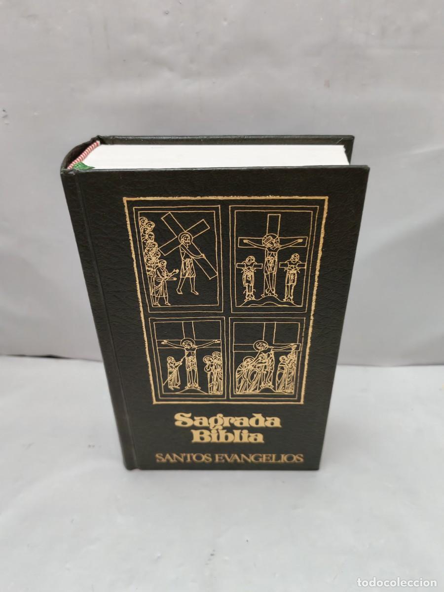 Second hand books: SAGRADA BIBLIA. Santos Evangelios (Eunsa 1990, Tercera edici&oacute;n revisada, tapa dura)